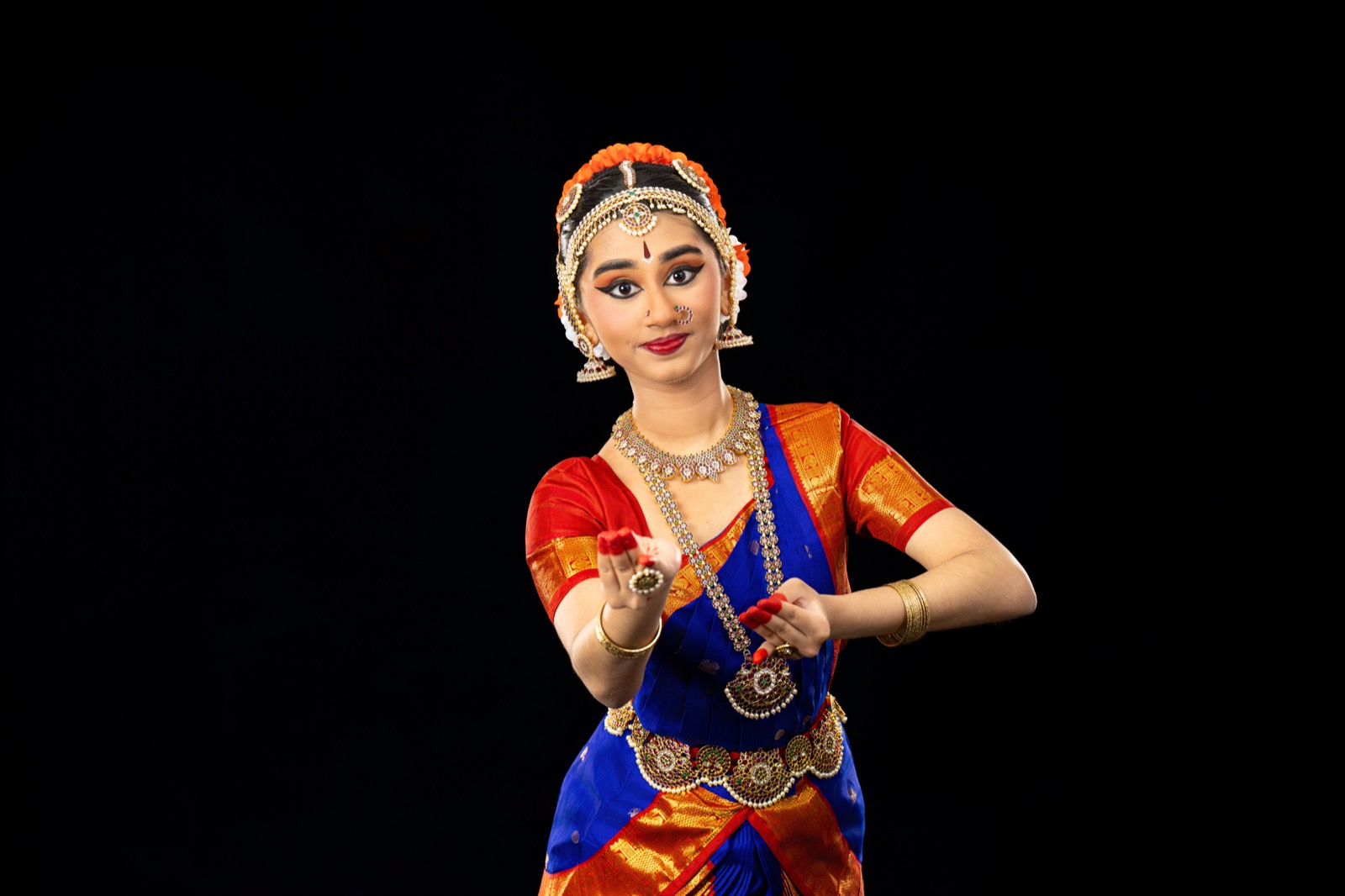 Ahana Baderdinni performing Sarasvati Vandana